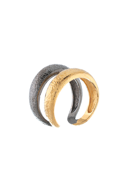 Γυναικείο δαχτυλίδι κορυφαίας ποιότητας από ασήμι 925 σφυρήλατο επιχρυσωμένο & επιροδιωμένο σε κίτρινο χρυσό & μαύρο χρώμα.
