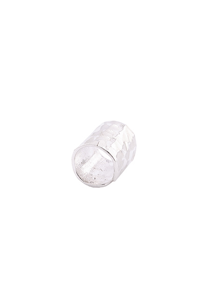 Γυναικείο σκουλαρίκι μονό κορυφαίας ποιότητας σε ασήμι 925 σφυρήλατο σε ασημί χρώμα.